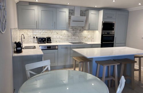Boscombe Apartment | Exceptional Two-Bed Apartment Steps from Boscombe Beach
