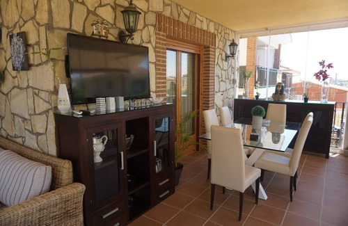 Navas del Rey House | Elegant Relax Chalet with Spa, Pool & Pet-Friendly Comfort