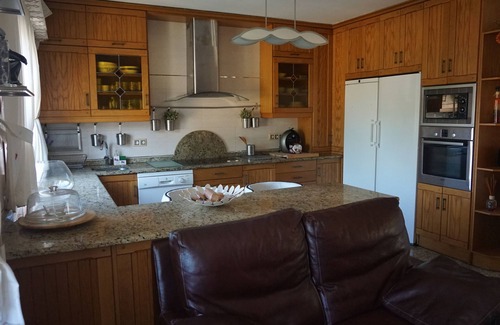 Navas del Rey House | Elegant Relax Chalet with Spa, Pool & Pet-Friendly Comfort