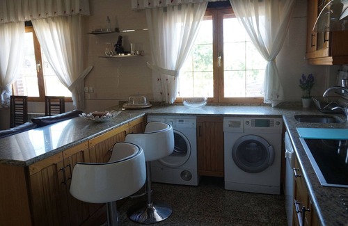 Navas del Rey House | Elegant Relax Chalet with Spa, Pool & Pet-Friendly Comfort