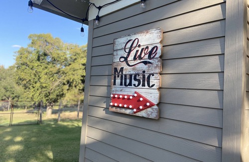 Fredericksburg House | Prime Rental Steps from Main Street in Fredricksburg