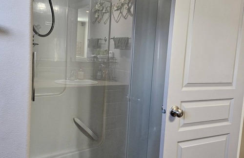 Pasco House | Elegant Room with Spa Access and Breakfast Included