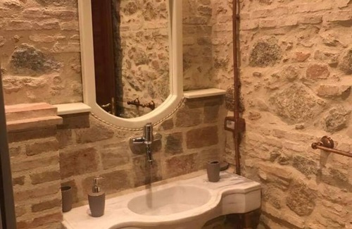 Soriano Calabro House | Elegant Residence in Stone, Family and Pet Friendly Amenities