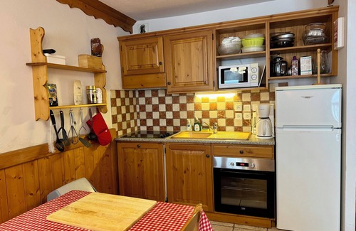 Oz Apartment | Top-Rated Ski In/Ski Out Apartment with Pool & Spa Access