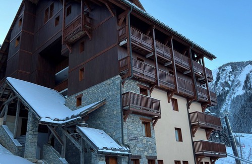 Oz Apartment | Top-Rated Ski In/Ski Out Apartment with Pool & Spa Access