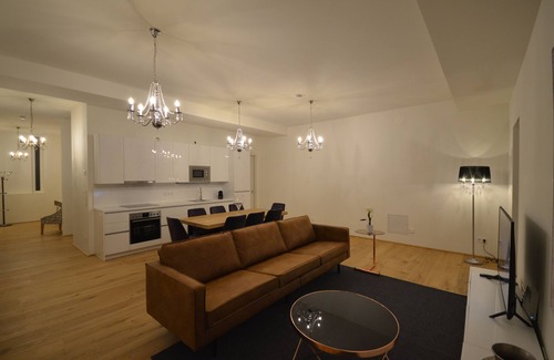 Josefstadt Apartment | Elegant Residence with Breakfast near Parliament in Vienna