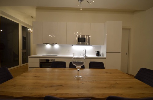 Josefstadt Apartment | Elegant Residence with Breakfast near Parliament in Vienna