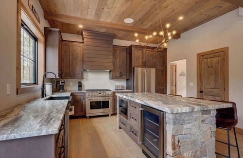 Lincoln House | Luxury Residence on South Peak!