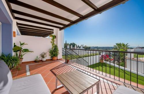 New Golden Mile Apartment | Elegant 3-Bed Apartment with Pools, Gym & Ocean Views