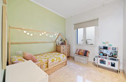 New Golden Mile Apartment | Elegant 3-Bed Apartment with Pools, Gym & Ocean Views