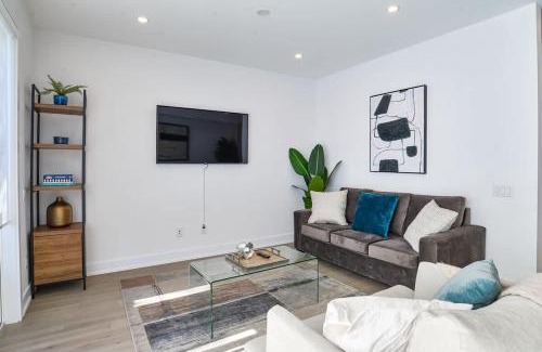 Gravenhurst Villa | Elegant Muskoka Resort Villa with Pool & Family-Friendly Fun
