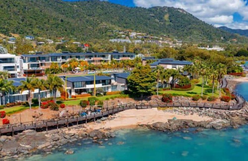 Airlie Beach Villa | Luxury Resort Waterfront Living With Private Pool at Mirage Whitsundays.