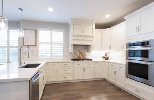 Lincoln House | Luxury Retreat 6 Beds w/Pool & Hot Tub