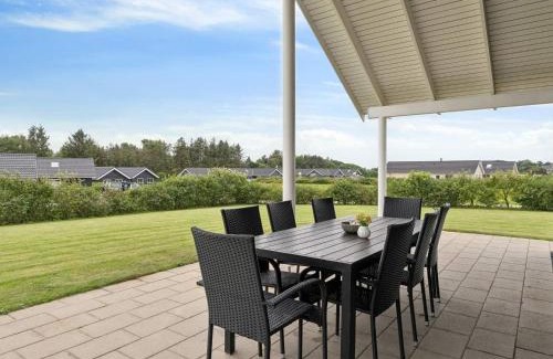 Spøttrup House | Ideal 24-Person Holiday Home in Sp ttrup with Pool