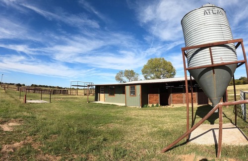 Bowie House | Luxury retreat disguised as a barn!
