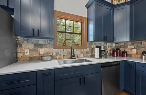 Wimberley House | Luxury Retreat for 28 Terracotta Bliss Getaway