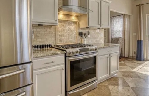 Gillette House | Relaxing Retreat for Professionals with Spa & Pool Access