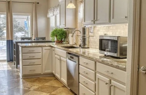 Gillette House | Relaxing Retreat for Professionals with Spa & Pool Access
