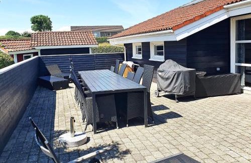 Hejlsminde Strand House | Ideal 10-Person Holiday Home in Hejls with Pool & Pets