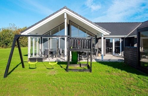 Mommark Strand House | Spacious Holiday Home for 16 in Sydals - Pet Friendly & Pool