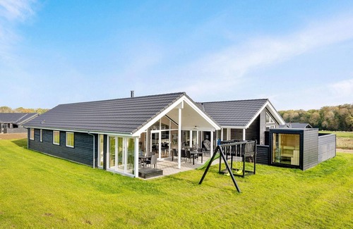Mommark Strand House | Spacious Holiday Home for 16 in Sydals - Pet Friendly & Pool