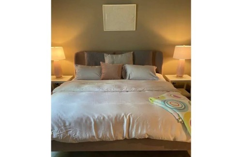 Oregon City Apartment | Idyllic Retreat in Street of Dreams with Pool & Spa