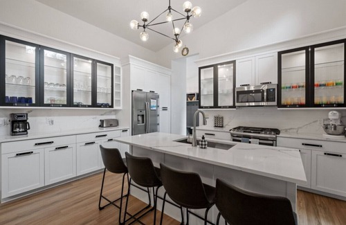 Thornton House | Mountain Escape with Pet-Friendly Amenities and Breakfast