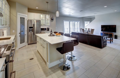 Lost Creek House | Pet-Friendly Retreat with Magnificent Sunset Views