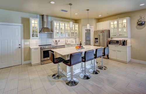 Lost Creek House | Pet-Friendly Retreat with Magnificent Sunset Views