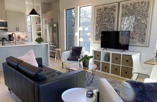 Galindo House | Explore Austin: Ideal Retreat with Spa & Ocean Views