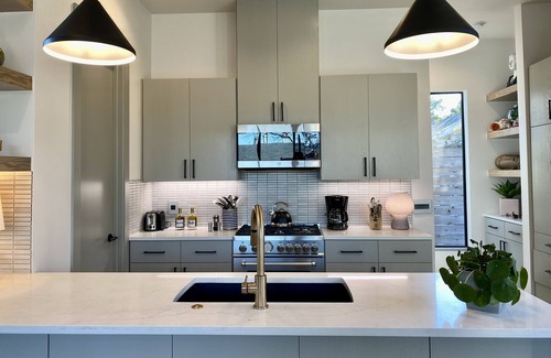 Galindo House | Explore Austin: Ideal Retreat with Spa & Ocean Views