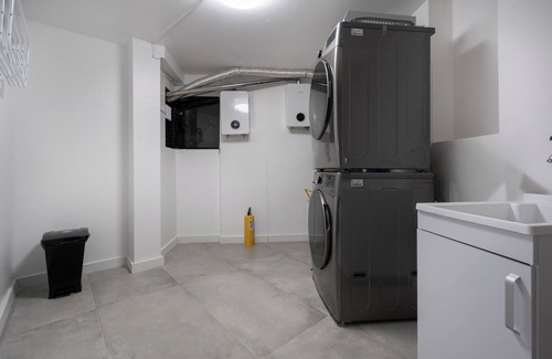 Alejandria Apartment | Luxury Retreat Private Sauna/Jacuzzi/Billiard/Gym