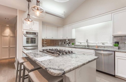 Graysville House | Elegant Retreat with Panoramic Views at Mount Sinai Manor