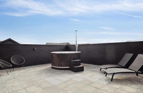 Houstrup House | Relaxing Holiday Home Nørre Nebel CLVI with Pool & Pets
