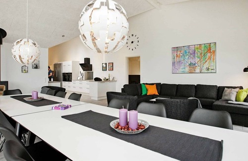 Reersø House | Exceptional 14-Person Holiday Home with Oceanfront Pool