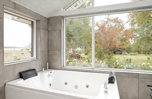 Reersø House | Family-Friendly Two-Bedroom Home in Tomrefjord, 4-Star Rated