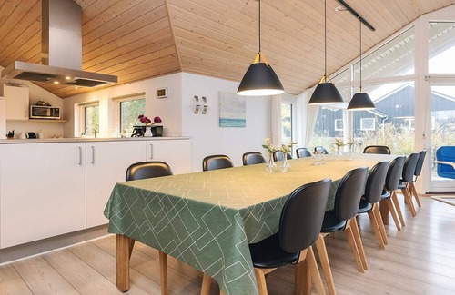 Faldsled House | Spacious 14-Person Holiday Home with Oceanfront Pool