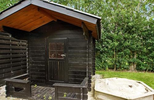 Skaven Strand House | Family-Friendly 8-Person Holiday Home in Tarm with Hot Tub