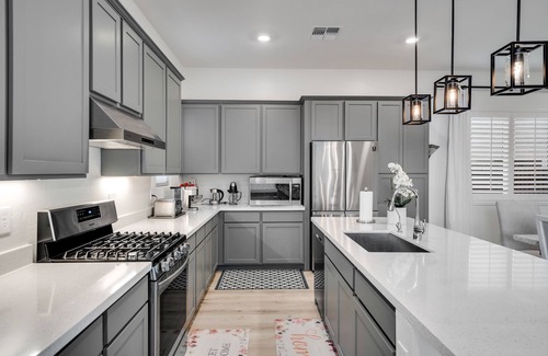 Peoria House | Modern RH Home: 10/10 Review & Prime Location Awaits