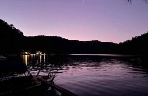 Sydney Cabin | Luxury River Cabin, Hawkesbury River, Berowra Waters, NSW
