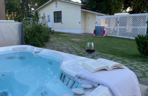 Cascade Villa | Relaxing Riverside Retreat - 4-Star Stay with Pool & Beach