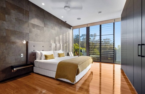 Beerburrum Bed & Breakfast | Romantic Glass Villas: Adults-Only Retreat with Pool & Breakfast