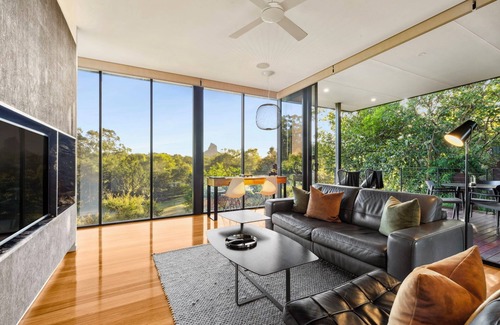 Beerburrum Bed & Breakfast | Romantic Glass Villas: Adults-Only Retreat with Pool & Breakfast