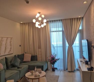 Manama Apartment | Romantic Oceanfront Apartment with Spa & Pool Amenities