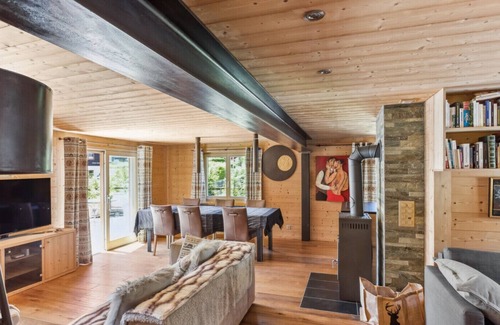 Morgins Ski Chalet | Luxury & Romantik Husky Chalet, ski in & out