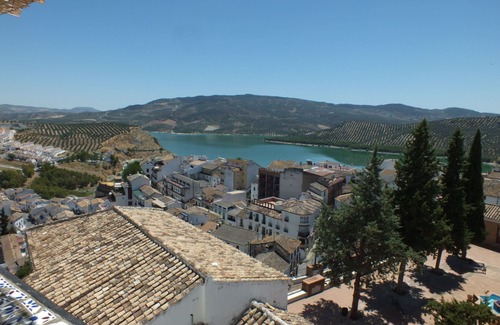 Iznajar Apartment | Modern Roof Terrace Apartment with Breathtaking Ocean Views
