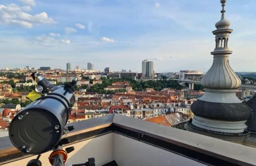 Prague 2 Apartment | Elegant Rooftop Apartment with Breathtaking Ocean Views