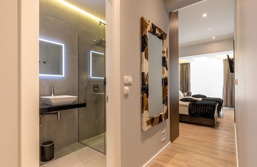 Bacvice Apartment | Top-Rated Grevillea Room with Spa in Split Awaits You