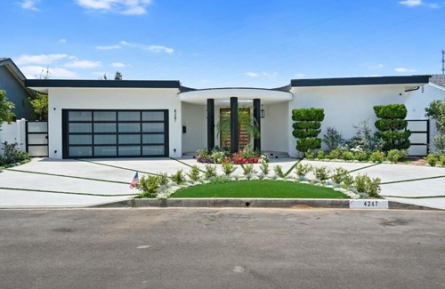 Baldwin Hills House | Elegant Villa with Pool & Ocean Views in Los Angeles