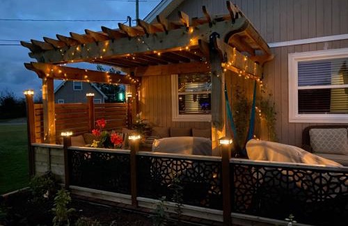 Cap-Pele Ski Chalet | Charming Rose Cottage at Aboiteau Beach - Guest Rated 9.2